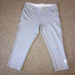 MPG Capri leggings white and grey herringbone pattern.